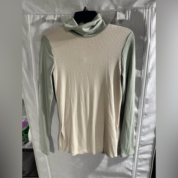 NWT Madewell Turtle Neck Ribbed Top Long Sleeve Ashen Sand Size S - Picture 2 of 6
